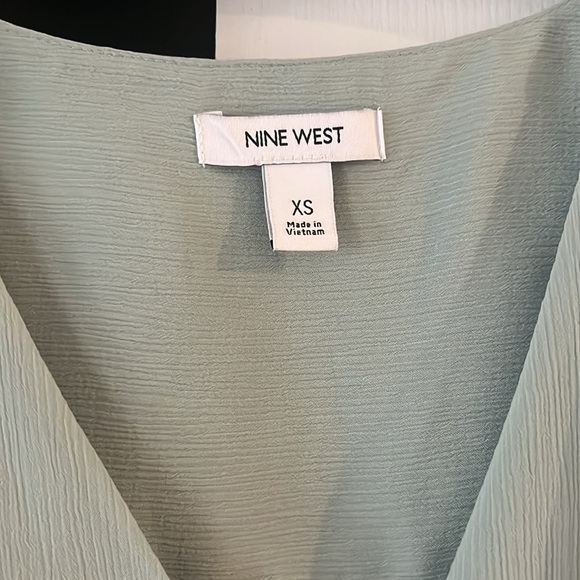 Nine West Sleeveless Button Down Blouse - Picture 2 of 2